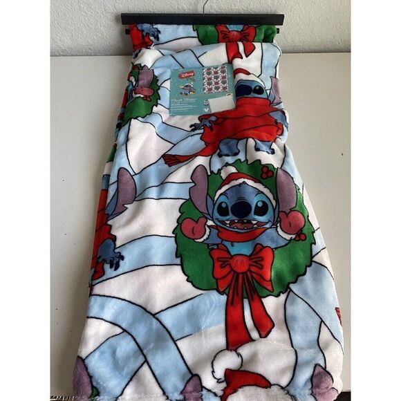 Disney Stitch Christmas Holiday Throw Blanket 50”x70” Wreath Santa Hat Scarf NEW - Picture 2 of 13